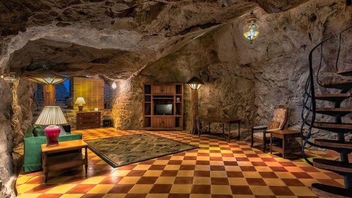 Are You Looking for a Cave Home There is One for Sale in Arizona